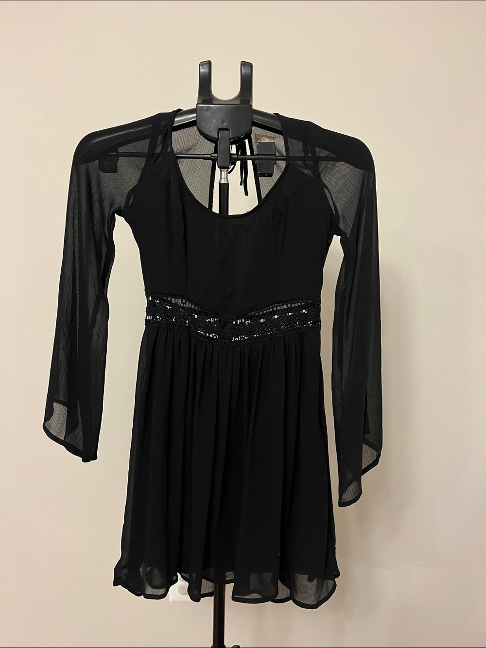 Hollister Black Mesh Long-Sleeve Party Dress Flattering bodice